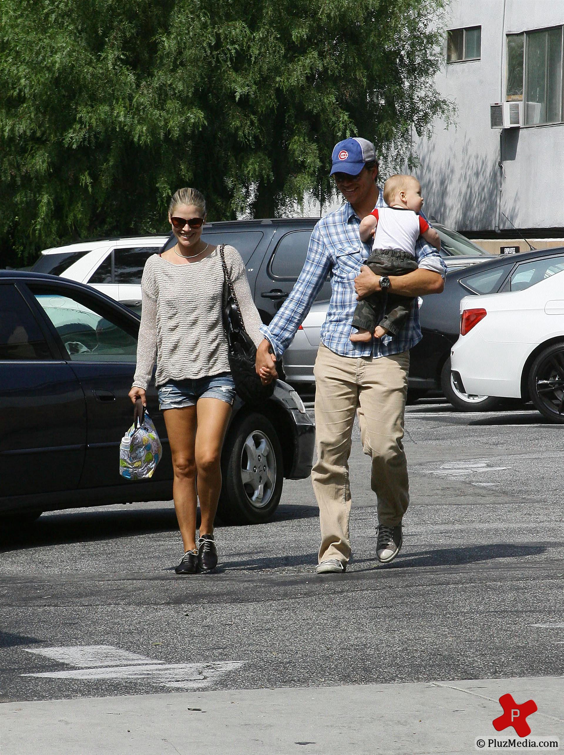 Ali Larter with husband Hayes MacArthur leaving Hugo's restaurant photos | Picture 77080